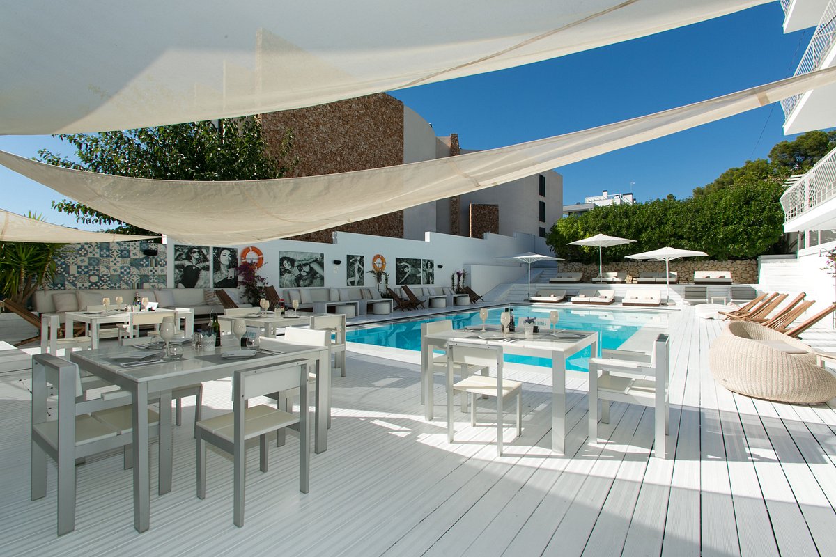 pool-area-at-zherohotelmallorc (2)