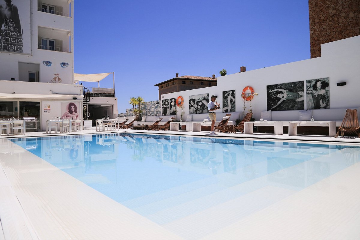 pool-area-at-zherohotelmallorc (3)