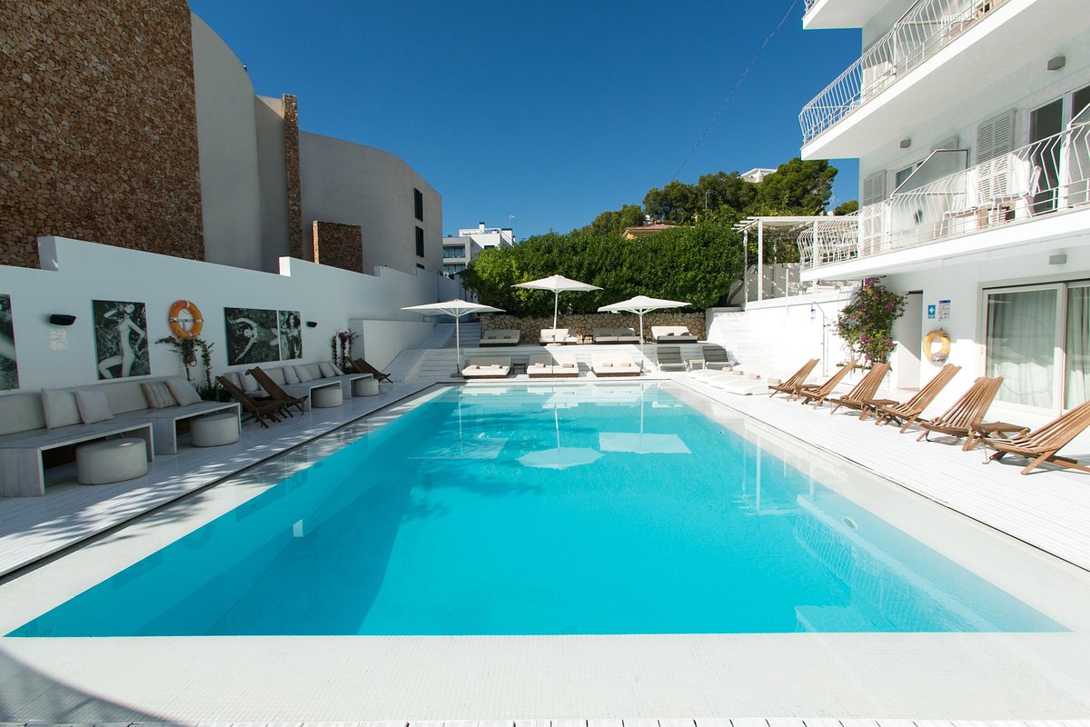 pool-area-at-zherohotelmallorc (4)