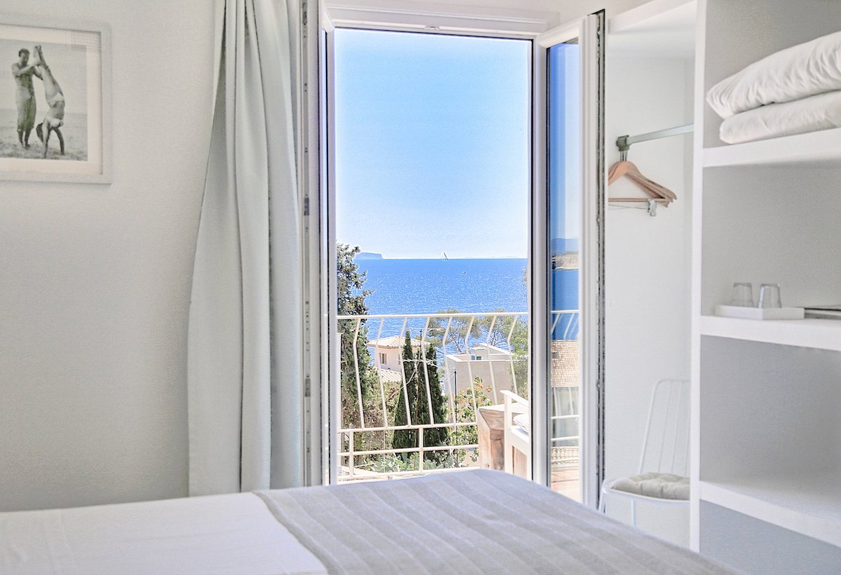 zhero-room-with-sea-view